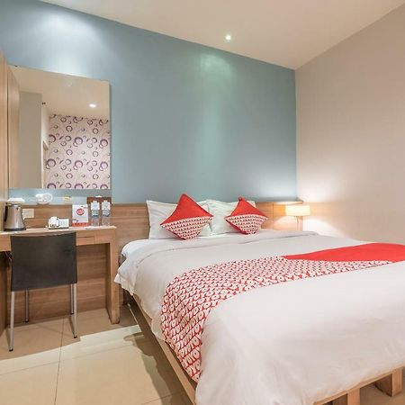 Aswin Hotel And Spa Makassar Exterior foto