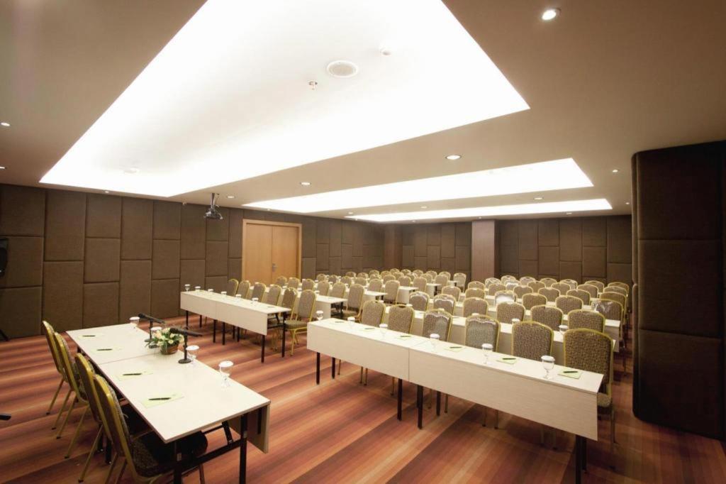 Aswin Hotel And Spa Makassar Exterior foto