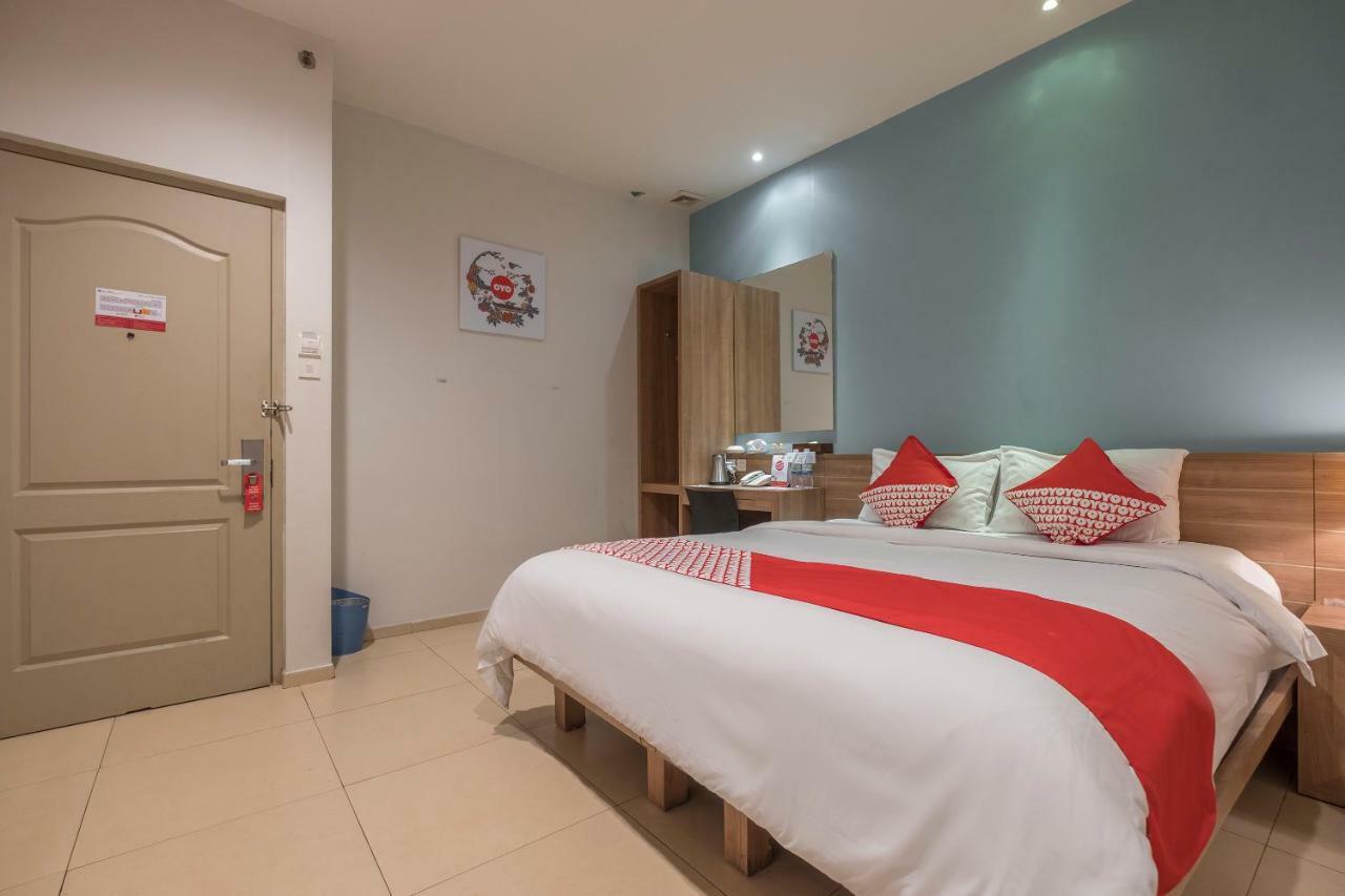 Aswin Hotel And Spa Makassar Exterior foto
