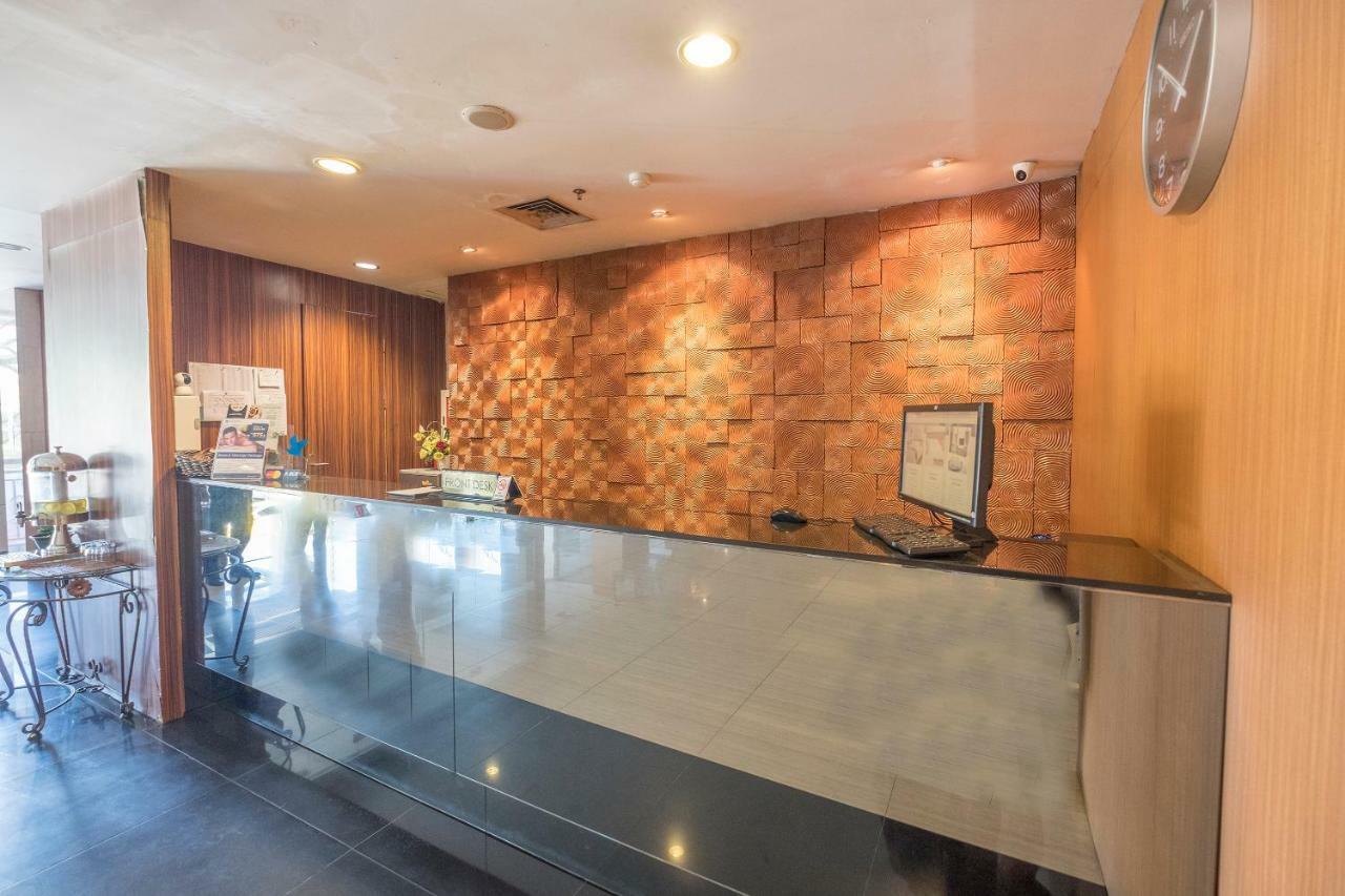 Aswin Hotel And Spa Makassar Exterior foto